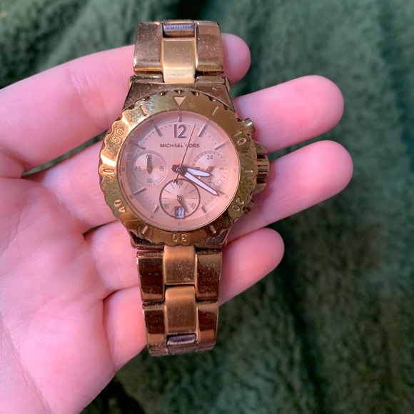 Scratched Michael Kors watch - Picture 1 of 4